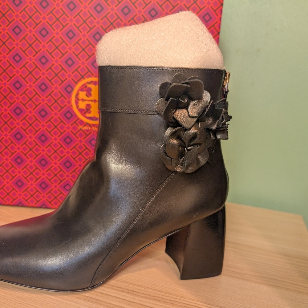 NIB Tory Burch Leather Blossom Boots - Picture 6 of 12